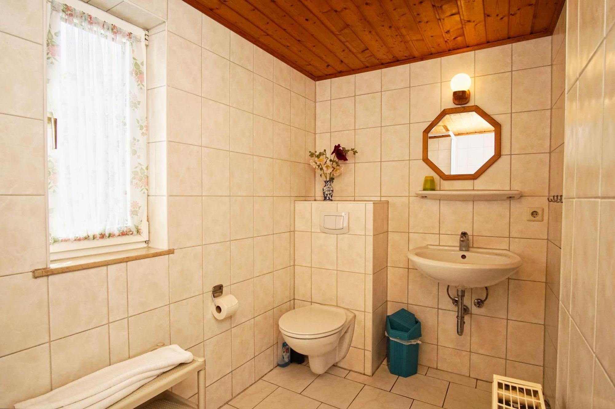 Zentral Aber Ruhig, Terrasse Mit Viel Gruen - Strandnahes Ferienhaus Luki ゲーレン エクステリア 写真