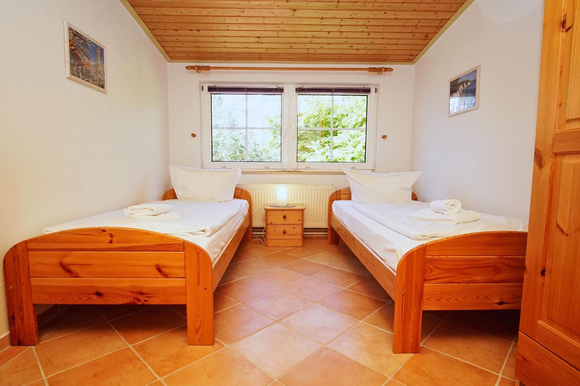 Zentral Aber Ruhig, Terrasse Mit Viel Gruen - Strandnahes Ferienhaus Luki ゲーレン エクステリア 写真