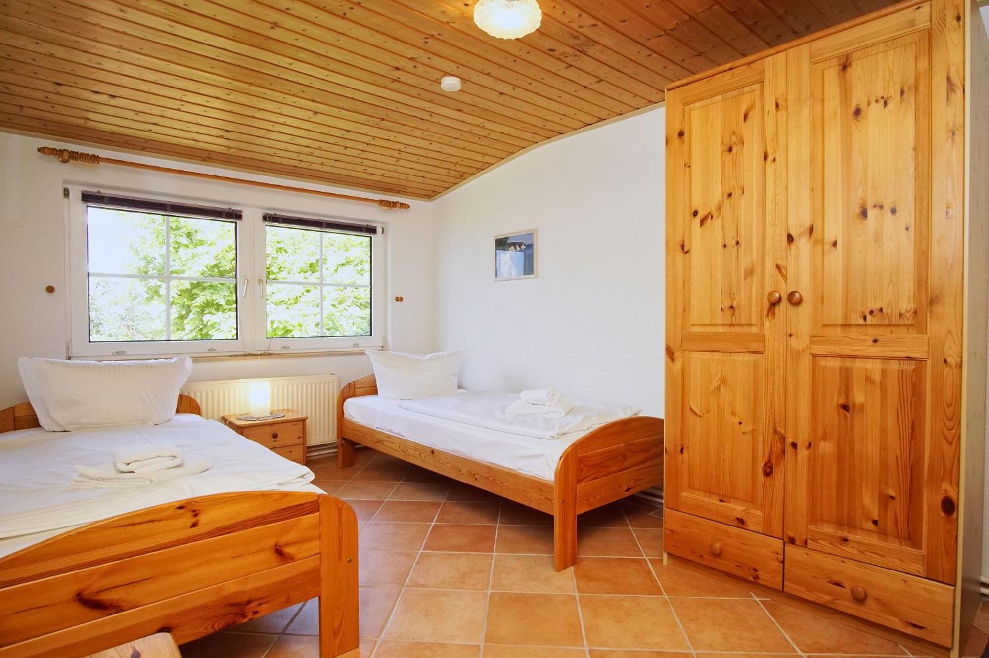 Zentral Aber Ruhig, Terrasse Mit Viel Gruen - Strandnahes Ferienhaus Luki ゲーレン エクステリア 写真